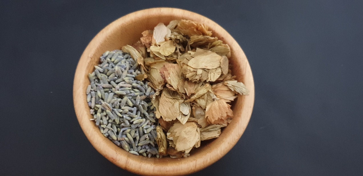 Lavender Hops Sleep Pouch: Organic Aromatherapy Gift Set
